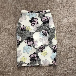 Bar III Beautiful patterned skirt